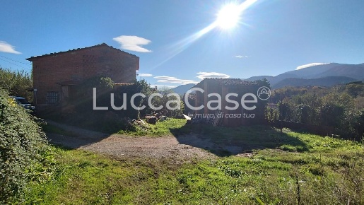 Foto Rustico a Capannori Massa Macinaia - San Leonardo di 220 m² in vendita