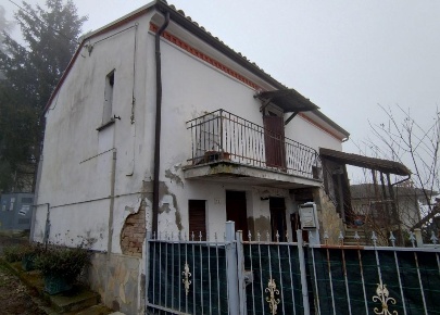 Foto Villa unifamiliare a Zavattarello Rossone di 172 m² con 5 locali