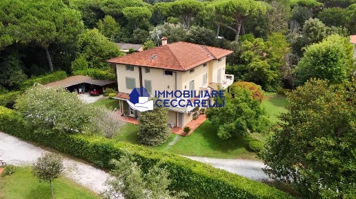 casa indipendente in vendita a Massa in zona Marina dei Ronchi