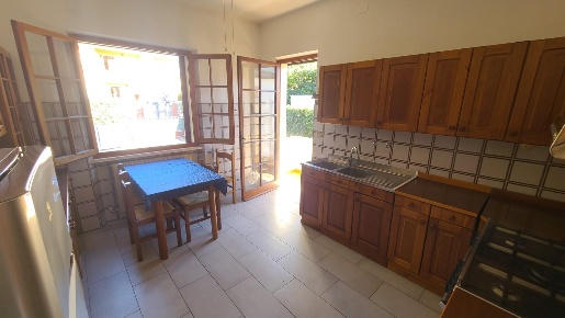 Foto Casa indipendente a Pietrasanta di 200 m² con 8 locali in vendita
