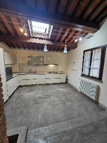 Foto Appartamento a Collesalvetti Centro di 115 m² con 4 locali in affitto
