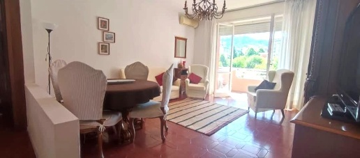 Foto Appartamento a Massa Centro di 100 m² con 4 locali in vendita