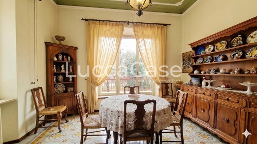 Foto Villa unifamiliare a Lucca San Marco - Acquacalda di 360 m² in vendita