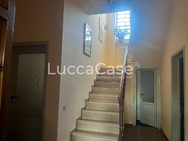 Foto Villa unifamiliare a Lucca San Marco - Acquacalda di 360 m² in vendita