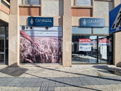 Foto Negozio in Via Garibaldi 108, Messina Centro Storico di 50 m²