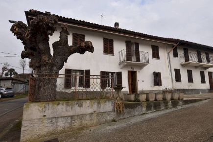 Foto Rustico in via Serra Cora, Monale di 235 m² con 9 locali in vendita