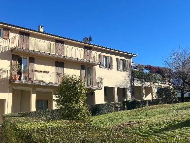 Foto Appartamento in Via De Simoni, Sondrio Centro di 104 m² con 6 locali