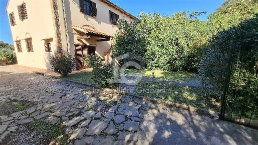 Foto Casa indipendente in via badia 90, Collesalvetti di 170 m² in vendita