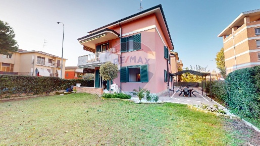 Foto Villa bifamiliare a San Giuliano Milanese Centro di 210 m² in vendita
