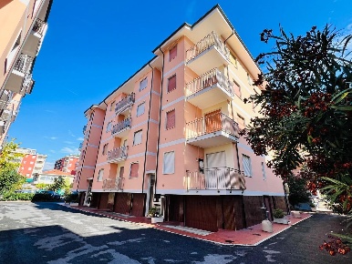 Foto Appartamento in degli Aranci, San Bartolomeo al Mare Centro di 73 m²