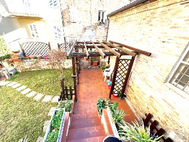 Foto Appartamento in Via Giovanni Minzoni, Fermo Centro di 218 m²