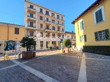 Foto Appartamento in Via 4 Giugno, Magenta Centro di 80 m² con 3 locali