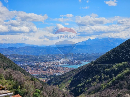 appartamento in vendita a La Spezia in zona Biassa
