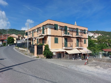 Foto Appartamento in via Diano San Pietro, Diano Castello di 68 m²