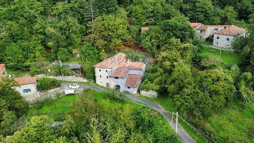 Foto Rustico in Via Scanderaruola, Comano di 229 m² con 10 locali