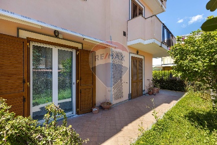 Foto Villa singola in via Ungaretti, Giarre Centro di 250 m² con 10 locali