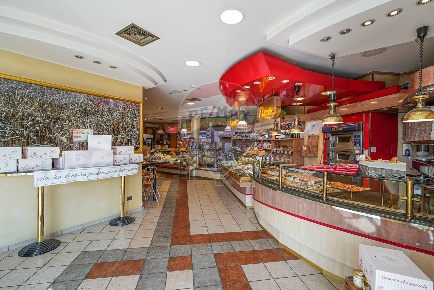 Foto Attività commerciale in Via Falcone, Almenno San Bartolomeo Centro