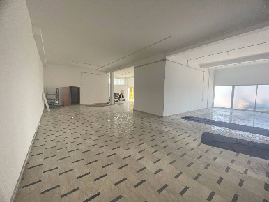 Foto Locale commerciale in Via Piave, San Benedetto del Tronto di 300 m²