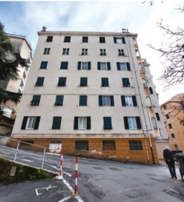 Foto Appartamento a Genova Sestri Ponente di 102 m² con 4 locali in vendita