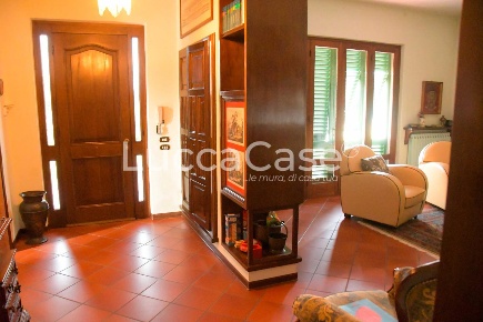 Foto Villa unifamiliare a Capannori Lammari - Lunata di 236 m² con 8 locali