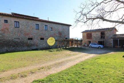 Foto Casale a Reggello di 680 m² con 18 locali in vendita