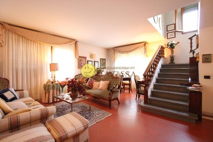 Foto Villa bifamiliare a Figline e Incisa Valdarno Aiaccia di 270 m²