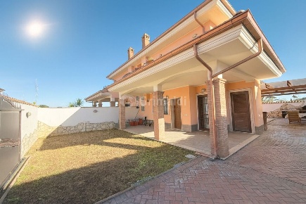 Foto Villa bifamiliare in Via Casal di Claudia 84, Anzio Anzio Due