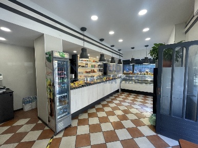 Foto Attività commerciale a Taggia Centro di 100 m² con 3 locali in vendita