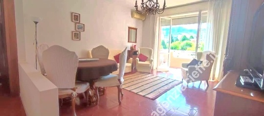 Foto Appartamento a Massa Centro di 100 m² con 4 locali in vendita