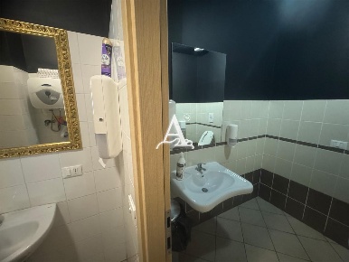 Foto Bar a San Giovanni Lupatoto Centro di 90 m² con 2 locali in vendita