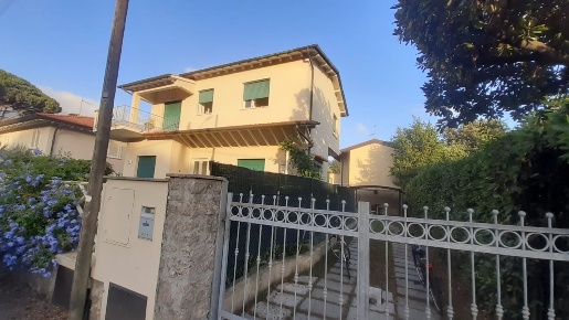 Foto Appartamento in Via Arezzo, Pietrasanta di 65 m² con 3 locali