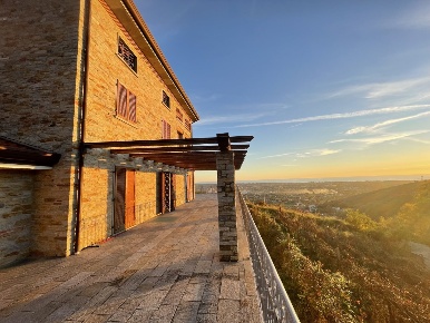 Foto Casale in Via Strinato, Pietrasanta di 260 m² con 12 locali in vendita