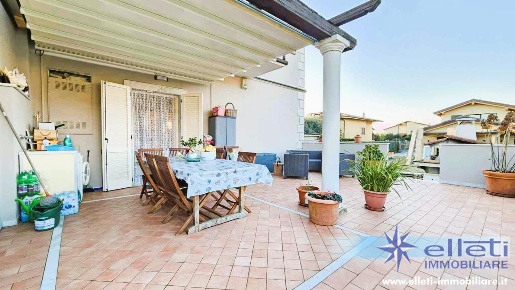 Foto Appartamento a Montignoso Debbia, Cervaiolo di 90 m² con 5 locali