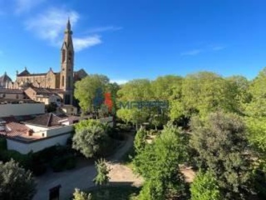 Foto Appartamento a Firenze Santa Croce di 140 m² con 6 locali in vendita