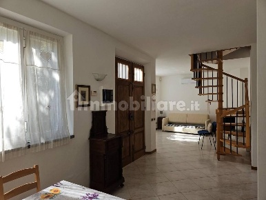Foto Casa indipendente a Cascina Centro di 80 m² con 5 locali in vendita