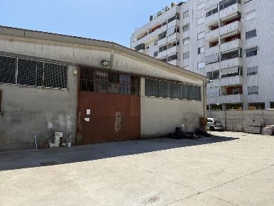 Foto Capannone industriale a Pieve Emanuele Fizzonasco di 483 m² in vendita