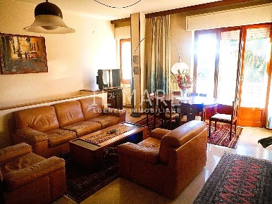 Foto Appartamento a Massa Marina di Massa Centro di 140 m² con 7 locali