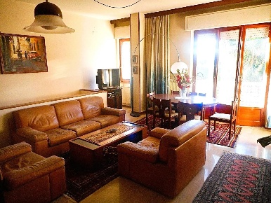 Foto Appartamento a Massa Marina di Massa Centro di 140 m² con 7 locali