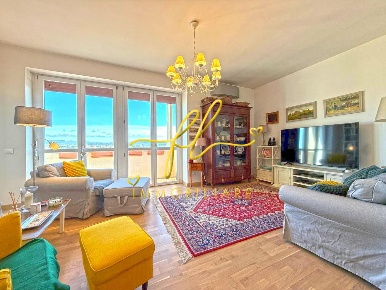 Foto Appartamento a Cecina Cecina Centro di 152 m² con 6 locali in vendita