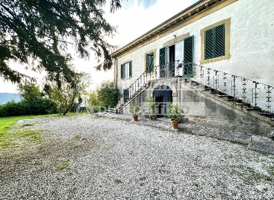Foto Villa unifamiliare a Lucca La Maulina - Morianese di 450 m² in vendita