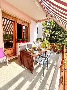 Foto Appartamento a Pisa Marina di Pisa di 120 m² con 6 locali in vendita