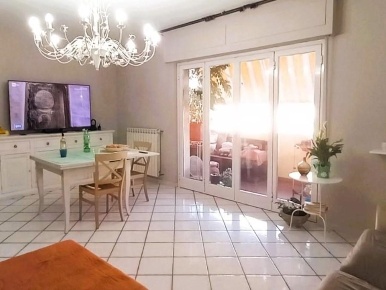 Foto Appartamento a Carrara Avenza di 110 m² con 5 locali in vendita