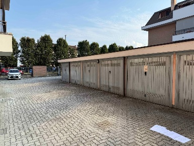 Foto Box a Carpiano Centro di 58 m² con 4 locali in vendita