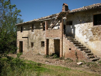 Foto Rustico a Montefalco di 320 m² con 7 locali in vendita