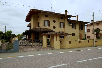Foto Case indipendenti in Via della Chiesa 35, Prata di Pordenone di 254 m²