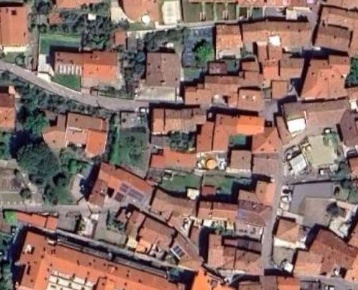 Foto Appartamento in Via Plazza, Predore di 115 m² con 6 locali all'asta