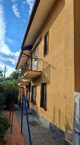 Foto Appartamento in Via Carso, Induno Olona di 112 m² con 7 locali
