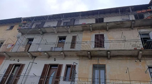 Foto Appartamento in Largo Giulio Cesare, Varano Borghi di 89 m² all'asta