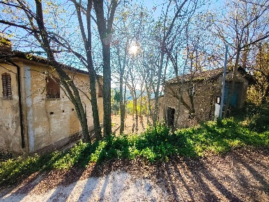 Foto Case semi ndipendenti a Mercatino Conca di 250 m² con 8 locali