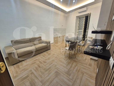 Foto Appartamento in Martiri d' Otranto, Napoli Tribunali di 70 m²